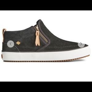 Crest Lug Suede Chukka